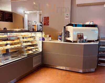 Max Bakery Cafe