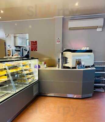 Max Bakery Cafe