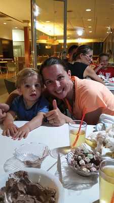 Pizza Hut Kirra Restaurant