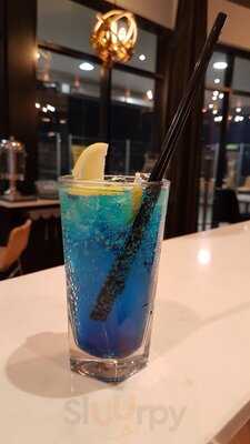 4 Flavours Restaurant & Cafe