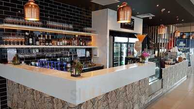 4 Flavours Restaurant & Cafe