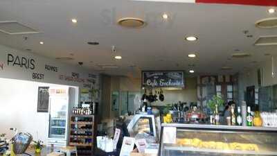 Le Cafe Enchante