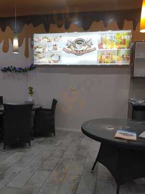 Happy Cafe And Cream House