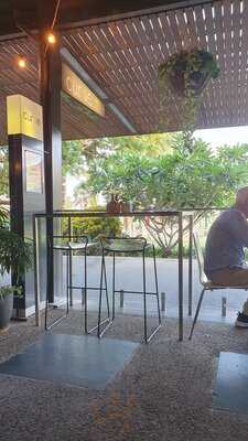 Curve Cafe And Bar