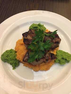 Grey Gums Hotel Bistro