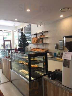 Noosa Hot Bread Shop