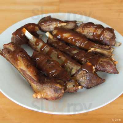 At Mez's Pizza & Pasta