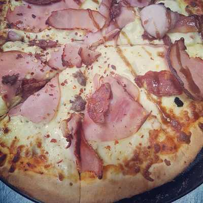 At Mez's Pizza & Pasta