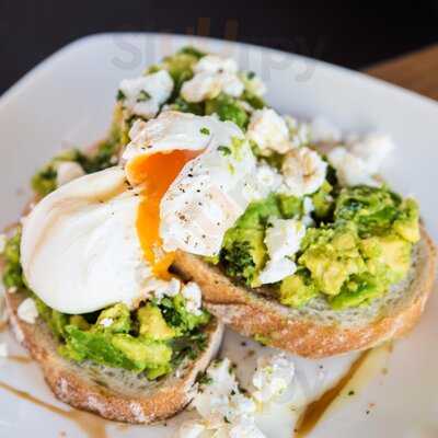 Platform 3 Eatery & Bar