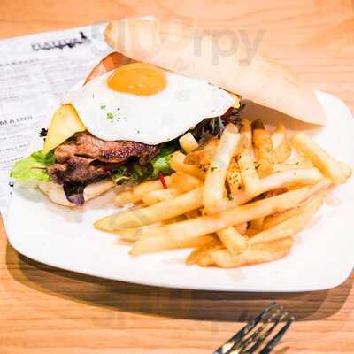 Platform 3 Eatery & Bar