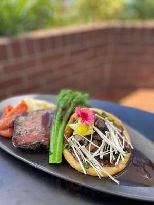 Falvey's Hotel Yamanto