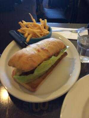 Shine Cafe Bar & Lounge