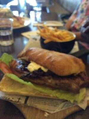 Shine Cafe Bar & Lounge