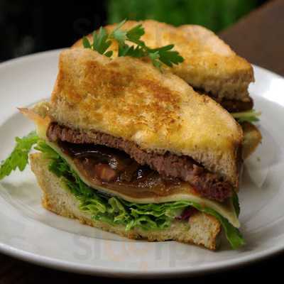 Charlie's Bar & Kitchen