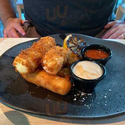 Cossies Poolside Bar And Bistro