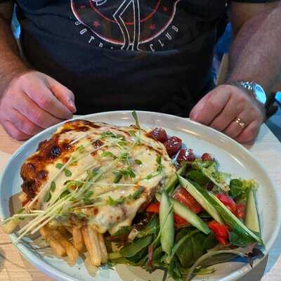 Cossies Poolside Bar And Bistro