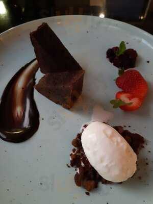 Cossies Poolside Bar And Bistro