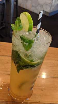 Dreux Bar & Restaurant