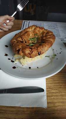 Dreux Bar & Restaurant