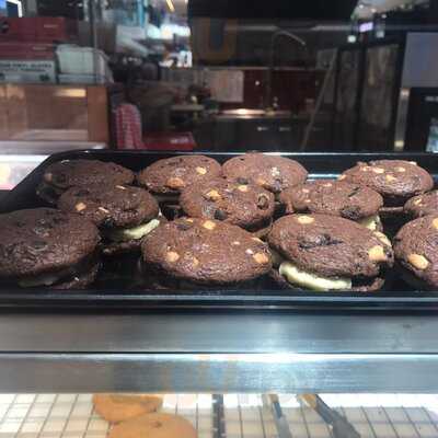 Mrs. Fields Bakery And Cafe