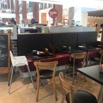 Mrs. Fields Bakery And Cafe