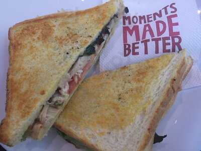 Mrs. Fields Bakery And Cafe