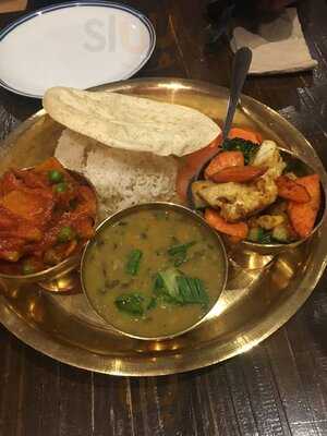 8 Sisters Cafe & Grill