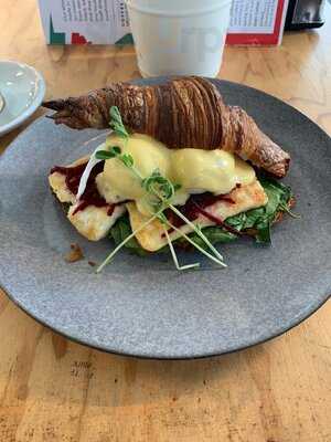 Rays Patisserie And Cafe