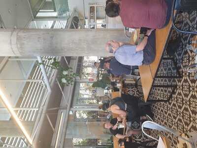 Rays Patisserie And Cafe