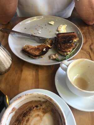 Rays Patisserie And Cafe