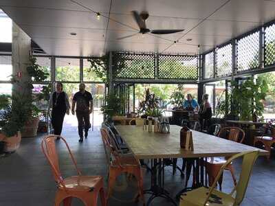 Rays Patisserie And Cafe