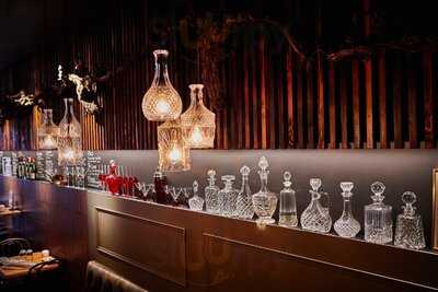 Feast Deli, Cafe & Wine Bar