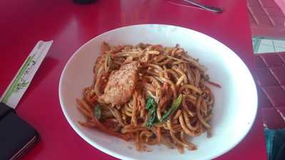 Noodle And Sushi Bar