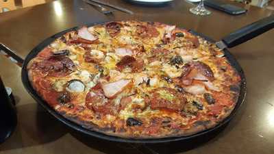 Uncle Leo's Pizza Bistro