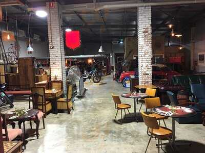 Mean Machines Cafe & Restaurant
