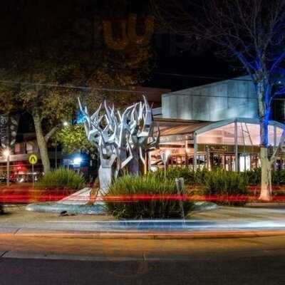 Raffael's Cafe Bar & Grill