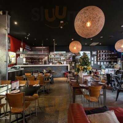 Raffael's Cafe Bar & Grill