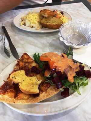 Pizza Hut Windsor Dine In