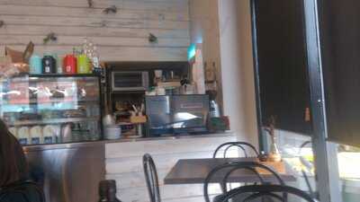 Mister & Missus M. Cafe