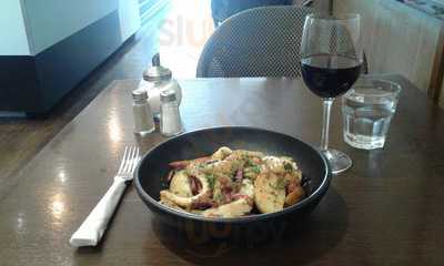 Feast Deli, Cafe & Wine Bar