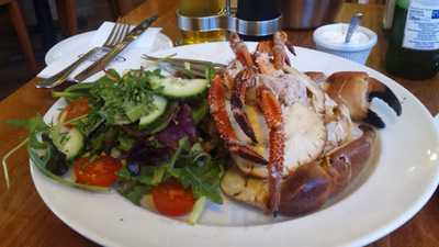 Dimasis Seafood & Oyster Bar