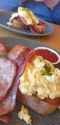 Ashmore On Bridge Street