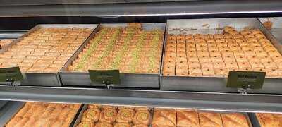 Vanilla Cakes And Lounge