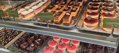 Vanilla Cakes And Lounge