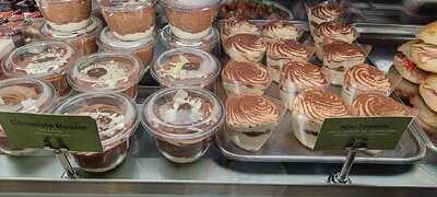 Vanilla Cakes And Lounge