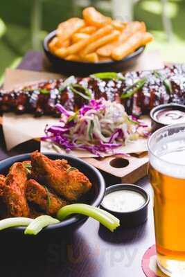 The Sporting Globe Fountain Gate