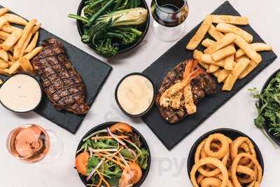 The Sporting Globe Fountain Gate