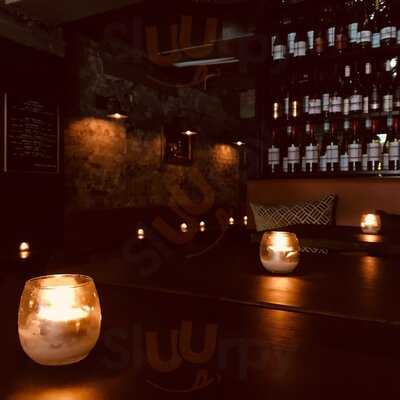 Shorties Bar & Dining