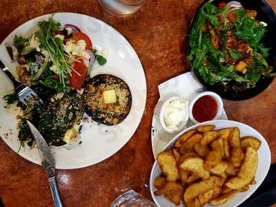 Hank's Bar And Bistro