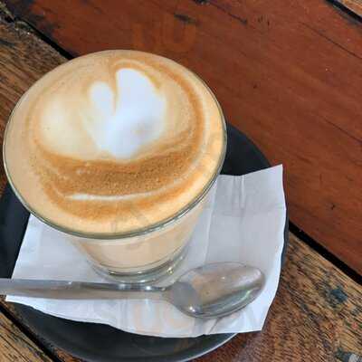 Six Sisters & A Pigeon